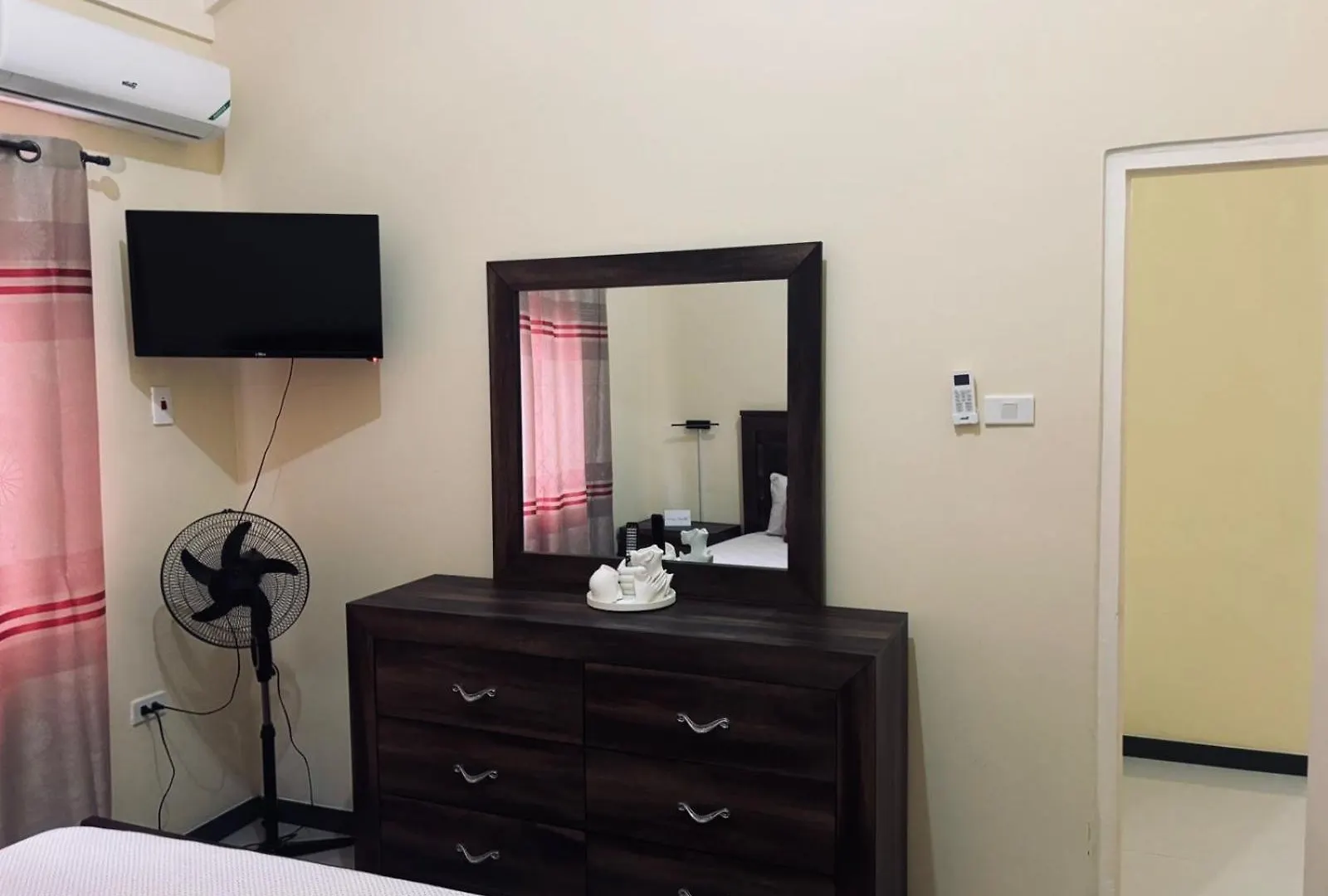 Tropical Townhouse Getaway Apartamento Montego Bay